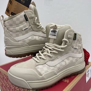 Vans WMNS UltraRange EXO Hi Gore-Tex Cream Lace Up Boots Mte2
Checkerboard Birch